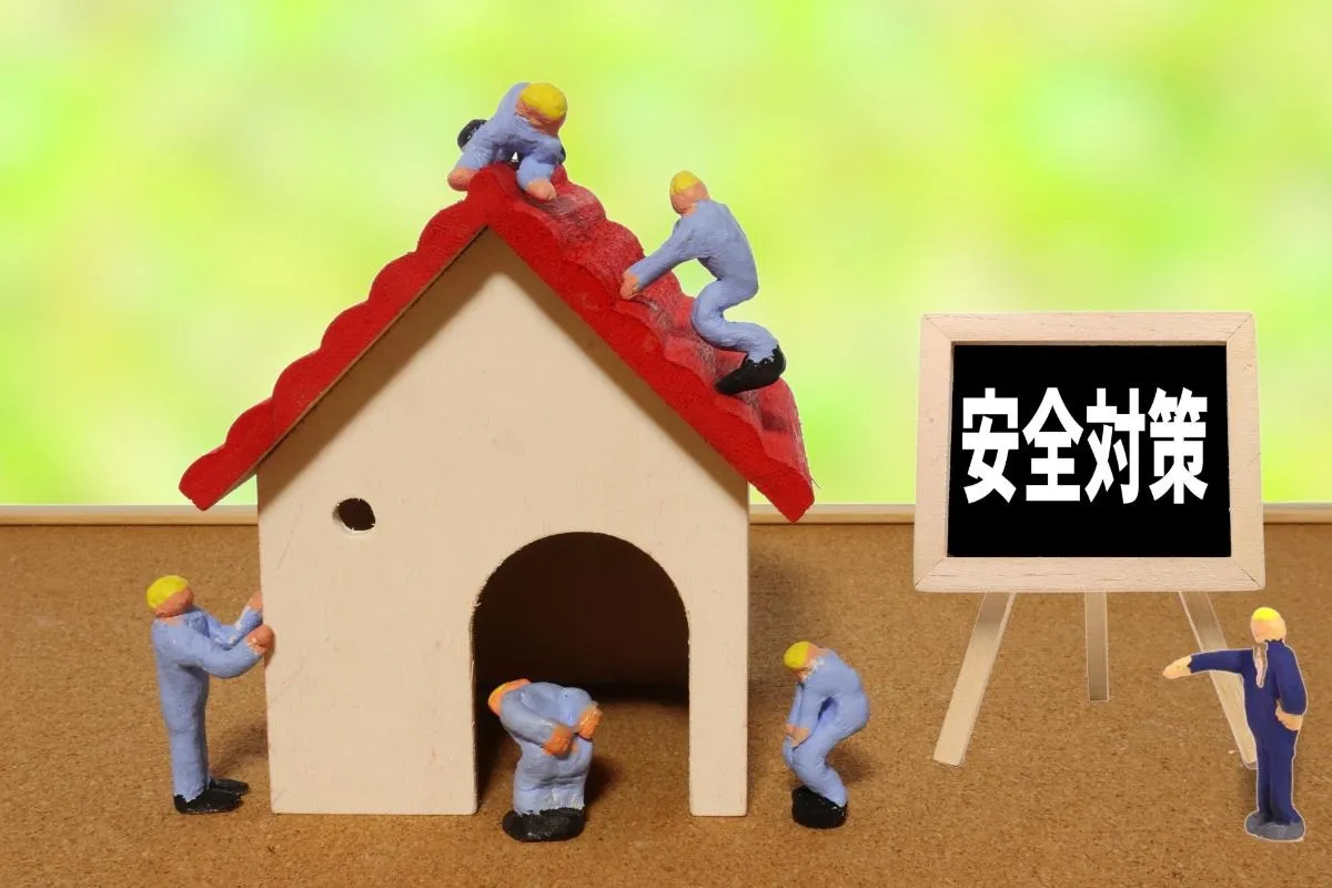 屋根工事の安全対策で転落防止！安全器具の選び方と設置基準